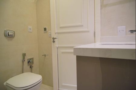 Apartamento para alugar com 200m², 3 quartos e 3 vagas Apartamento para alugar com 200m², 3 quartos e 3 vagasBanheiro da suite 2