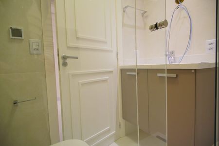 Apartamento para alugar com 200m², 3 quartos e 3 vagas Apartamento para alugar com 200m², 3 quartos e 3 vagasBanheiro da Suíte 2
