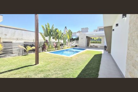 Casa de condomínio à venda com 242m², 4 quartos e 4 vagasPiscina