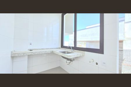 Casa de condomínio à venda com 242m², 4 quartos e 4 vagasLavanderia (Torneira)