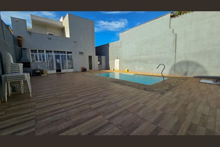 Casa à venda com 217m², 4 quartos e 3 vagas Casa à venda com 217m², 4 quartos e 3 vagasÁrea Externa