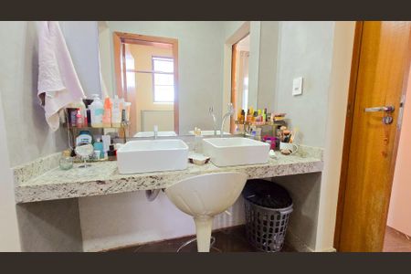 Casa à venda com 217m², 4 quartos e 3 vagas Casa à venda com 217m², 4 quartos e 3 vagasBanheiro da Suíte 3