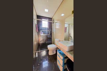 Casa à venda com 217m², 4 quartos e 3 vagas Casa à venda com 217m², 4 quartos e 3 vagasBanheiro da Suíte 1