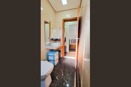 Casa à venda com 217m², 4 quartos e 3 vagas Casa à venda com 217m², 4 quartos e 3 vagasBanheiro da Suíte 1