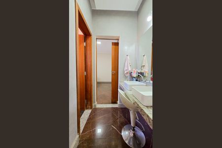 Casa à venda com 217m², 4 quartos e 3 vagas Casa à venda com 217m², 4 quartos e 3 vagasBanheiro da Suíte 3