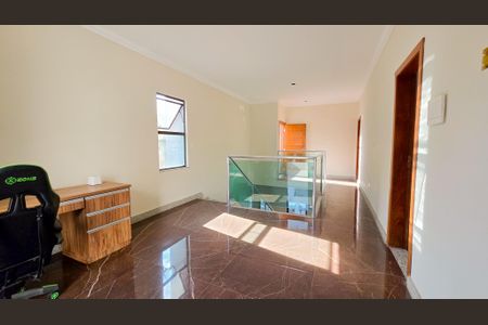 Casa à venda com 217m², 4 quartos e 3 vagas Casa à venda com 217m², 4 quartos e 3 vagasHall