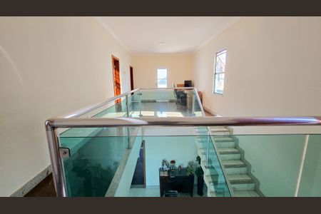 Casa à venda com 217m², 4 quartos e 3 vagas Casa à venda com 217m², 4 quartos e 3 vagasHall