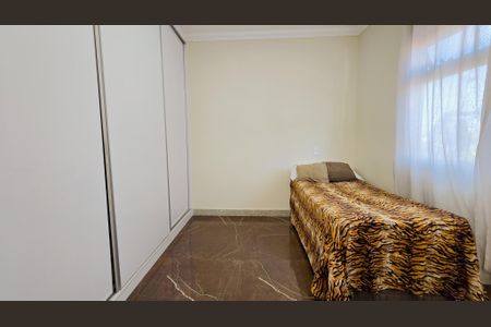 Casa à venda com 217m², 4 quartos e 3 vagas Casa à venda com 217m², 4 quartos e 3 vagasQuarto