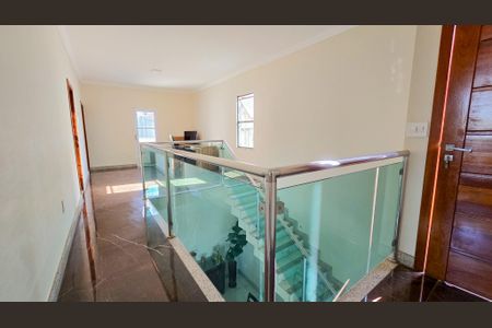 Casa à venda com 217m², 4 quartos e 3 vagas Casa à venda com 217m², 4 quartos e 3 vagasHall