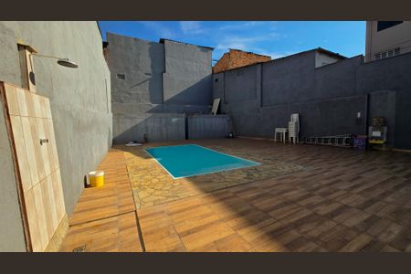 Casa à venda com 217m², 4 quartos e 3 vagas Casa à venda com 217m², 4 quartos e 3 vagasÁrea Externa