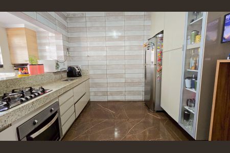 Casa à venda com 217m², 4 quartos e 3 vagas Casa à venda com 217m², 4 quartos e 3 vagasCozinha