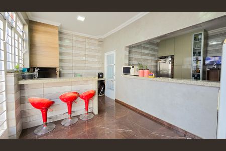 Casa à venda com 217m², 4 quartos e 3 vagas Casa à venda com 217m², 4 quartos e 3 vagasCozinha