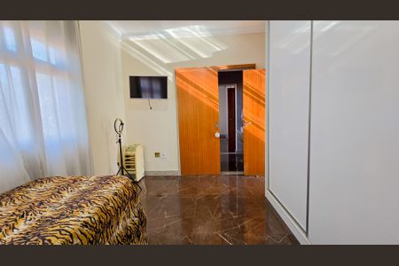 Casa à venda com 217m², 4 quartos e 3 vagas Casa à venda com 217m², 4 quartos e 3 vagasQuarto