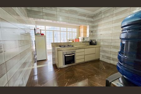 Casa à venda com 217m², 4 quartos e 3 vagas Casa à venda com 217m², 4 quartos e 3 vagasCozinha