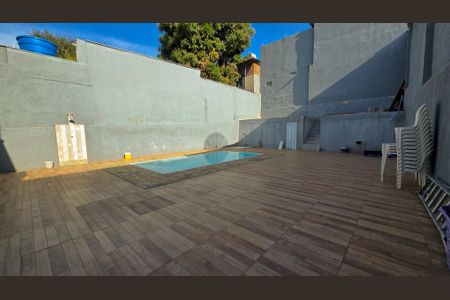 Casa à venda com 217m², 4 quartos e 3 vagas Casa à venda com 217m², 4 quartos e 3 vagasÁrea Externa