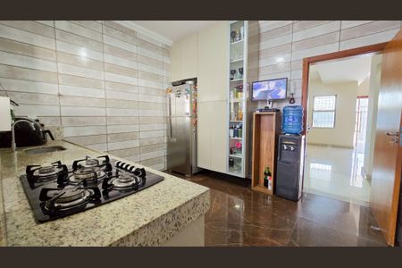 Casa à venda com 217m², 4 quartos e 3 vagas Casa à venda com 217m², 4 quartos e 3 vagasCozinha