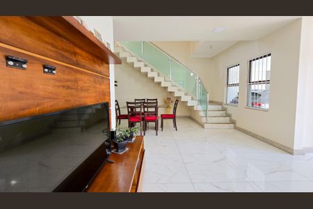 Sala de casa à venda com 4 quartos, 217m² em Sagrada Família, Belo Horizonte