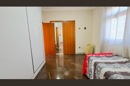 Casa à venda com 217m², 4 quartos e 3 vagas Casa à venda com 217m², 4 quartos e 3 vagasSuíte 3