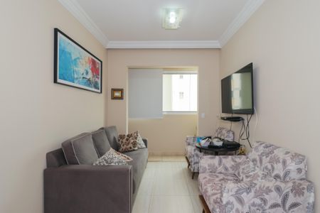 Sala de apartamento para alugar com 3 quartos, 55m² em Conjunto Promorar Raposo Tavares, São Paulo