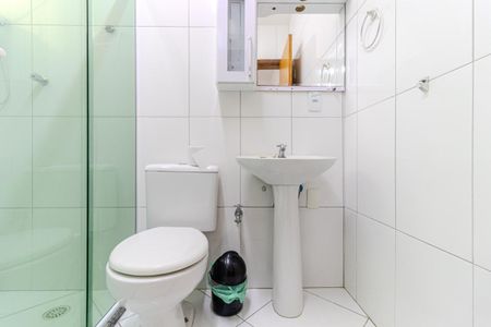 Banheiro de apartamento para alugar com 1 quarto, 42m² em República, São Paulo