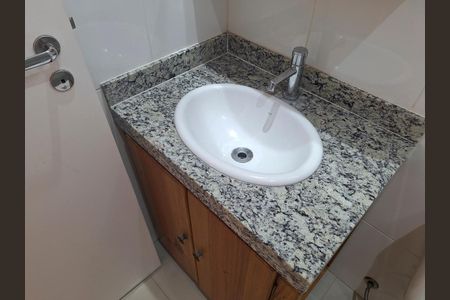 Apartamento à venda com 65m², 3 quartos e 2 vagasBanheiro