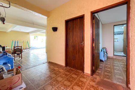 Casa à venda com 354m², 4 quartos e 4 vagas Casa à venda com 354m², 4 quartos e 4 vagasGaragem