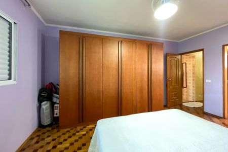 Casa à venda com 354m², 4 quartos e 4 vagas Casa à venda com 354m², 4 quartos e 4 vagasSuíte