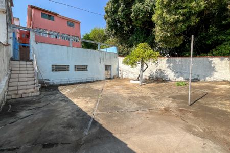 Casa à venda com 354m², 4 quartos e 4 vagas Casa à venda com 354m², 4 quartos e 4 vagasQuintal