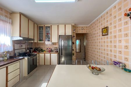 Casa à venda com 354m², 4 quartos e 4 vagas Casa à venda com 354m², 4 quartos e 4 vagasCozinha