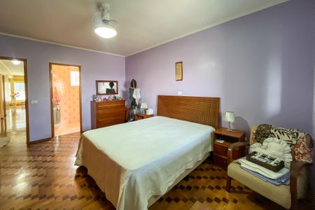 Casa à venda com 354m², 4 quartos e 4 vagas Casa à venda com 354m², 4 quartos e 4 vagasSuíte