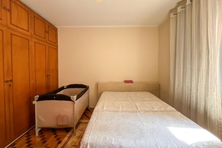 Casa à venda com 354m², 4 quartos e 4 vagas Casa à venda com 354m², 4 quartos e 4 vagasQuarto 2