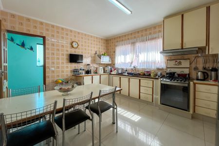 Casa à venda com 354m², 4 quartos e 4 vagas Casa à venda com 354m², 4 quartos e 4 vagasCozinha