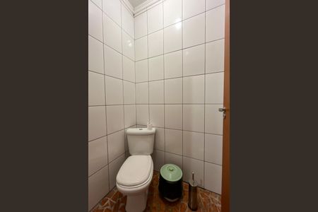 Casa à venda com 354m², 4 quartos e 4 vagas Casa à venda com 354m², 4 quartos e 4 vagasBanheiro de Serviço