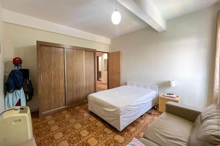 Casa à venda com 354m², 4 quartos e 4 vagas Casa à venda com 354m², 4 quartos e 4 vagasQuarto 3