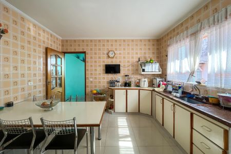 Casa à venda com 354m², 4 quartos e 4 vagas Casa à venda com 354m², 4 quartos e 4 vagasCozinha