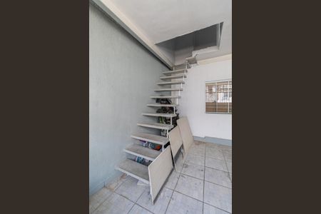 Casa para alugar com 45m², 1 quarto e sem vaga Casa para alugar com 45m², 1 quarto e sem vagaEscada