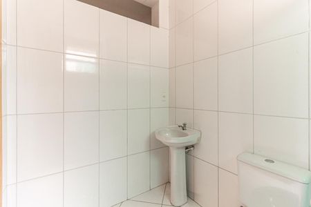 Banheiro de kitnet/studio para alugar com 1 quarto, 36m² em República, São Paulo