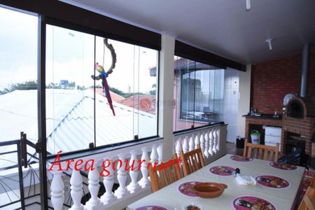 Casa à venda com 4 quartos, 303m² em Vila Carrão, São Paulo