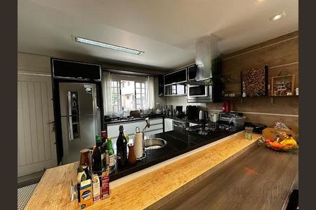 Casa à venda com 220m², 4 quartos e 4 vagas