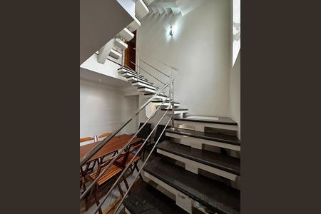 Casa à venda com 220m², 4 quartos e 4 vagas