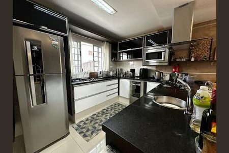 Casa à venda com 220m², 4 quartos e 4 vagas