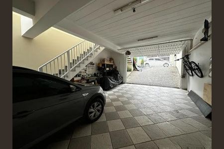 Casa à venda com 220m², 4 quartos e 4 vagas