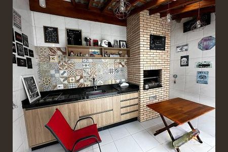 Casa à venda com 220m², 4 quartos e 4 vagas