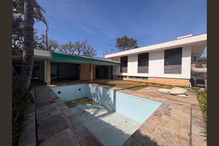 Casa à venda com 768m², 4 quartos e 12 vagas Casa à venda com 768m², 4 quartos e 12 vagasÁrea Externa
