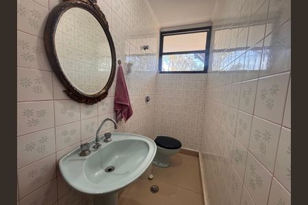 Casa à venda com 768m², 4 quartos e 12 vagas Casa à venda com 768m², 4 quartos e 12 vagasLavabo