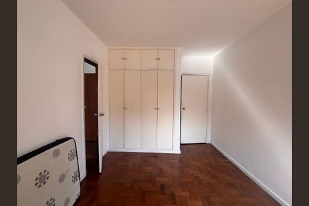 Casa à venda com 768m², 4 quartos e 12 vagas Casa à venda com 768m², 4 quartos e 12 vagasQuarto 1