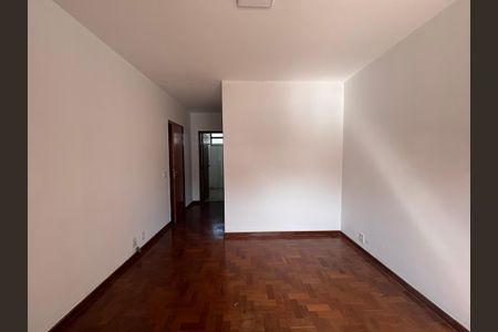 Casa à venda com 768m², 4 quartos e 12 vagas Casa à venda com 768m², 4 quartos e 12 vagasSuíte