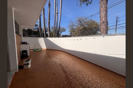 Casa à venda com 768m², 4 quartos e 12 vagas Casa à venda com 768m², 4 quartos e 12 vagasÁrea Externa