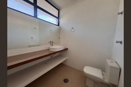 Casa à venda com 768m², 4 quartos e 12 vagas Casa à venda com 768m², 4 quartos e 12 vagasBanheiro da Suíte