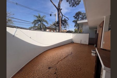 Casa à venda com 768m², 4 quartos e 12 vagas Casa à venda com 768m², 4 quartos e 12 vagasÁrea Externa